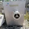 Máquina picadora de ossos de frango congelado totalmente automática usada, moedor de placa de carne congelada grande, máquina de fazer recheio para almôndegas com cabeça de leão