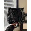 Bolsa de Axila Plissada da Moda para Mulheres Verão 2024 Nova Bolsa de Ombro Simples de Alta Qualidade Bolsa Transversal Versátil Tendência