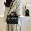 Bolsa Boston Feminina Bordada Acolchoada Bolsa de Mão Verão 2023 Versátil Bolsa de Ombro Transversal Bolsa Almofada de Nicho Para o Trabalho