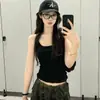 Camiseta sin mangas blanca de tirantes finos ajustada para mujer, Adecuada para primavera y otoño, Se puede usar como capa interior o exterior, Presenta un hermoso diseño en la espalda, Sujetador integrado con copas, Camiseta base sin mangas