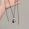 Colar com Pingente de Gota D'água Oca de Madeira Estilo Old Money para Mulheres, Corrente Decorativa para Suéter Simples e Versátil, Acessório de Design Longo