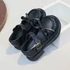 Sapatos de Couro Pretos para Meninas 2026 Nova Coleção Primavera e Outono Sapatos Estilo Princesa Britânica Infantil Solado Macio para Crianças Maiores Sapatos para Apresentação de Estudantes