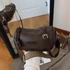 Bolso Pequeño de Crowdsourcing de Alta Gama Externo de Sentido para Multitudes Pequeñas para Mujer Otoño e Invierno Combinación Versátil 2024 Nuevo Estilo Bolso Cruzado Retro de Banda Ancha Bolso Almohada para Viajes