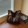 Bolsa Tote de Couro com Cera e Corrente Vintage para Mulheres, Bolsa de Ombro Transversal de Grande Capacidade, Nova Bolsa de Mão Tendência para o Trabalho 2026
