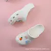 Zuecos Infantiles Lindos Estilo Little Red Book con Amuletos de Zapatos de Dibujos Animados, Zuecos Infantiles Más Vendidos Venta al por Mayor de Fábrica
