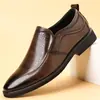 Sapatos Masculinos de Couro, Respiráveis para o Verão, Antiderrapantes, Sapatos Masculinos Formais de Negócios Slip-On, Confortáveis, Estilo Britânico, Sola Macia, Casuais, Sapatos Masculinos Modernos