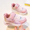 Zapatos Sencillos para Niñas Zapatos de Entrenamiento Alemanes 2026 Primavera/Otoño Nuevos Zapatos Blancos Pequeños para Niños Suela Suave Zapatos de Skate para Niños Deportivos Casuales