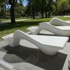 Banco ondulado de UHPC para jardim e gramado, banqueta de pedra artificial de formato irregular, assento de descanso em terrazzo com design artístico