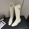 Botas Altas Quadradas com Fivela Estilo Minimalista Femininas 2026 Outono Salto Grosso Aumentador de Altura Botas de Equitação Emagrecedoras Botas Emagrecedoras Botas Longas