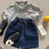 2025 Nueva Camisa Polo de Manga Corta para Niños Estilo Coreano Casual para Hombres y Mujeres Camiseta de Color Puro con Letra Bordada