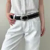 Cinto Americano Retrô com Padrão de Crocodilo e Tachas Design Feminino de Bom Gosto Nicho Couro Personalidade Versátil Cinturão para Hot Girl com Jeans