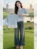Camiseta Azul de Cuello Redondo con Mangas Cortas Abotonadas para Mujer, Top Super Popular de Nicho Reductor de Edad para el Verano 2026