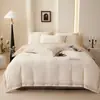Conjunto de quatro peças de veludo de leite Classe A com padrões em relevo tridimensional, espessado, antiestático, amigável à pele