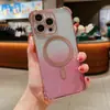 Funda magnética antigolpes con cuatro esquinas galvanizadas para teléfono móvil es adecuada para Apple 15promax brillante 14 funda blanda 13 agujero fino 11