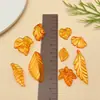 50 gramos de colgantes aleatorios de acrílico transparente color naranja con forma de hoja pequeña para accesorios de pulsera y collar DIY