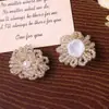 Aretes de flor con cuentas de perla de imitación hechos a mano, accesorios para el cabello, accesorios para zapatos, estilo DIY, suave, de nicho, de alta gama, simples, versátiles