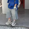 TaiRu 2026 Verão Novo Design Shorts Jeans Desfiados Infantis para Meninos com Listras Laterais Shorts Lavados Versáteis