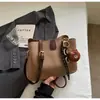 Bolsa de Mão Retrô de Luxo Bolsa Saco Novo Estilo Inverno 2025 Bolsa de Ombro Fashion Tendência Bolsa Transversal Versátil