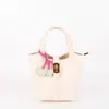 Colgante de Cuerda con Corazón Bicolor y Cereza Dopamina, Accesorio Fresco y Femenino, Regalo de Vacaciones y Cumpleaños, Llavero para Mochila