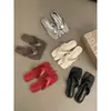 Primer Encuentro con el Elegante Diseño de la Temporada: Sandalias Chanclas Rojas para Mujer, Moda Verano 2026 Zapatos de Playa, Suela Plana