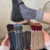 26 Calcetines de Otoño/Invierno estilo coreano, atmosféricos, con borde de volantes, de longitud media hasta la pantorrilla para mujer, con rayas verticales, bloques de color texturizados y un diseño versátil