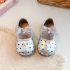 Sapatos de Princesa para Meninas 2026 Primavera e Outono Prata Estilosos Sapatos Pequenos de Couro para Crianças Mocassins de Solado Macio Sapatos Individuais Antiderrapantes Sapatos de Performance