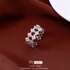 Anel Aberto Larga Flor de Zircônia Banhado a Ouro Real com Design Vazado, Toque de Luxo Leve e High-End, Anel para Dedo Indicador, Joia Versátil de Nicho