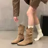 Tacón muy grueso 2026 otoño botas de gamuza botas de media pantorrilla botas cortas adelgazantes estilo nuevo boca Martin pila pila punta fina caqui mujer