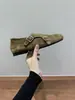 Zapatos Pequeños de Cuero Estilo Bosque Estilo Británico para Mujer, Otoño e Invierno 2025 Mocasines Casuales de Terciopelo con Punta Redonda y Hebilla de Correa