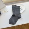 Calcetines al por mayor Versátiles Grises Color Sólido Sin Costuras de Longitud Media Al por mayor Algodón Estilo Japonés Color Sólido Calcetines para Estudiantes