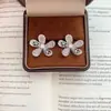 "Historia Floral Tono Azul" Elegancia Francesa de Alta Gama Suave Diseño de Nicho Hueco Azul Niebla Cristal de Hielo Pendientes Clips para Oreja