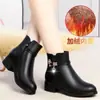 Sapatos Mom de Couro Macio com Forro de Lã Outono e Inverno 2025, Sapatos de Algodão Quentes Antiderrapantes, Botas Curtas Confortáveis e Leves, Botas de Moda para Meia-Idade e Idosos