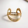 Pulseira Europeia e Americana de Camadas Cruzadas Torcida Vazada em Renda Estilo Frio Ins Pulseira de Luxo Leve Sensação de Alto Padrão Joia de Mão