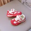 Nuevos Zapatos Infantiles Primavera/Verano 2026: Zapatos Deportivos Casuales Cómodos de Suela Suave para Niños, Zapatos de Moda Retro Estilo Coreano para Niñas Forrest Gump