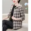 Nueva chaqueta de moda de primavera para madres, elegante y rejuvenecedora, sudadera holgada informal a la moda con capucha para mujeres de mediana edad para primavera y otoño