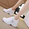 Zapatillas blancas de comercio exterior transfronterizas para aumentar la altura para mujer, zapatillas deportivas casuales de malla, nuevas zapatillas de papá de moda con plataforma de suela gruesa