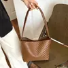 Bolsa de Ombro Transfronteiriça de Luxo Dropshipping 2026 Nova Versátil para o Dia a Dia Bolsa de Mão Simples Cor Sólida Bolsa de Balde para Sobrancelha