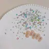 Bolsa de Accesorios de Arte de Uñas de Pedrería de Fondo Plano de Colores, Tamaños Mixtos, Pedrería Redonda Pequeña Blanca Transparente Súper Brillante para Arte de Uñas DIY