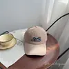 Boné de Baseball Bordado com Laço de Letra para Mulheres Estilo Coreano Casual Versátil Chapéu de Primavera e Outono Proteção Solar de Verão para Homens Boné com Aba