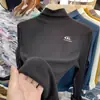 Camiseta de Manga Larga con Cuello de Tortuga Medio y Hilo para Mujer 2025 Nuevo Otoño e Invierno Elegante Adelgazante Camiseta Base Superior para Mujer