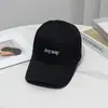 Boné de Baseball com Letra Moda Verão Novo Boné de Baseball Bordado Coreano Chapéu para Esportes ao Ar Livre Proteção Solar Novo