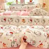 Colección nueva 2026: Juego de ropa de cama de cuatro piezas de terciopelo de leche, grueso y forrado de felpa, con estampado fresco y delicado, amigable con la piel y suave, adecuado para habitaciones de dormitorios