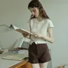 Top de punto de manga corta con mangas volantes pequeñas y cuello camisero para mujer, estilo nuevo de verano, ajuste regular en los hombros, cuello de muñeca, cárdigan delgado petite