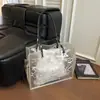 Bolsa de Mano Transparente de PVC con Diseño de Graffiti de Verano Ins para Niñas, Perfecta para Compras, Salidas de Verano y Viajes a la Playa, Bolso de Hombro Llamativo