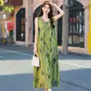 Vestido de algodão e seda plus size super emagrecedor e que valoriza a silhueta, estilo novo para usar por cima, vestido casual A-line floral sem mangas solto e jovial
