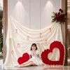 Decoración de boda, bata de mañana, fondo para fotos, escena de boda, montaje de habitación nupcial, dormitorio, decoraciones en forma de corazón y arreglos florales