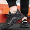 Zapatillas personalizadas para hombre estilo nuevo 2026 transfronterizas con suelas suaves, malla flyknit transpirable, zapatos casuales versátiles tipo "dad shoes"