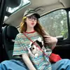 A popular camiseta floral solta deste ano para mulheres com senso de design de listras coloridas, top slim de comprimento médio que rejuvenesce para usar ao ar livre