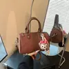 2026 Verano Nueva Moda Trendy Versátil Gran Capacidad Bolso de Hombro Cruzado Individual Bolso de Cubo de Mano de Alta Gama para Viajes Diarios