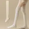 Calcetines altos antideslizantes de primavera y otoño, calcetines de color liso versátiles que adelgazan, calcetines altos apilados, calcetines para las piernas estilo universitario JK para mujer